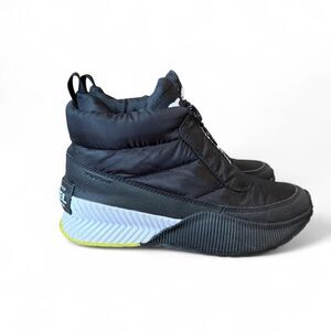 Sorel Women's Out N About III Puffy Zip waterproof boots in black. Size 6.5